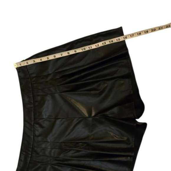 Shein Pleated Faux Leather Shorts XL - Picture 7 of 9